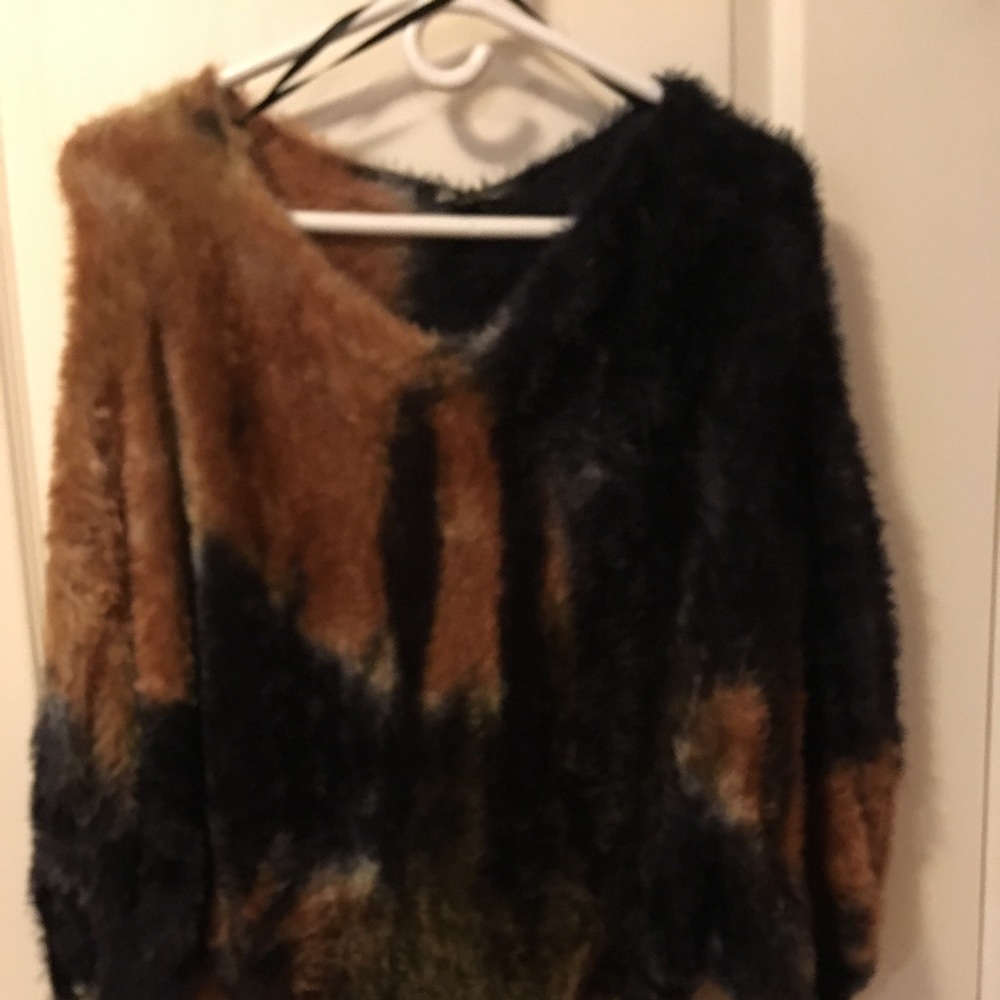Fuzzi type sweater multi tone